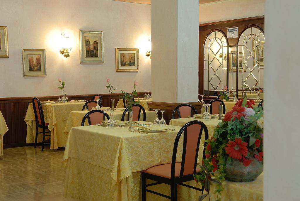 Hotel Cristallo Varazze Restauracja zdjęcie